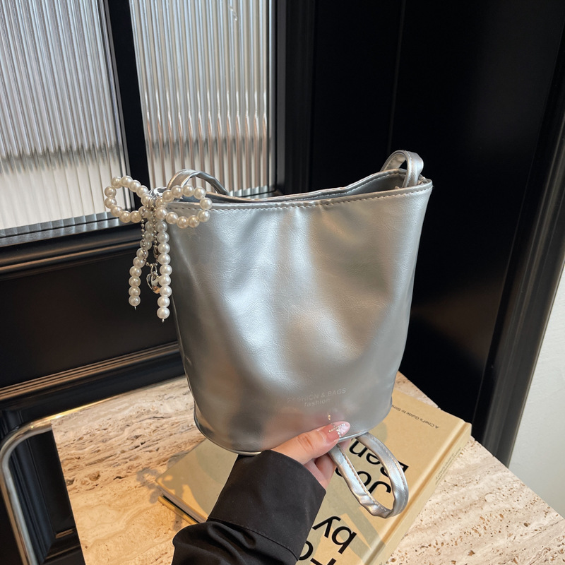 Niche Design Bucket Bag Women 2025 New High Quality Handbag Versatile Fashion Glossy Solid Crossbody Bag - Image 4