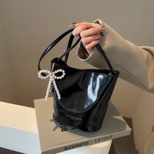 Niche Design Bucket Bag Women 2025 New High Quality Handbag Versatile Fashion Glossy Solid Crossbody Bag
