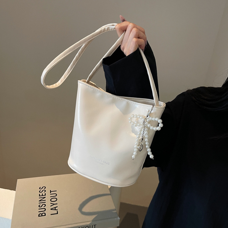 Niche Design Bucket Bag Women 2025 New High Quality Handbag Versatile Fashion Glossy Solid Crossbody Bag - Image 2