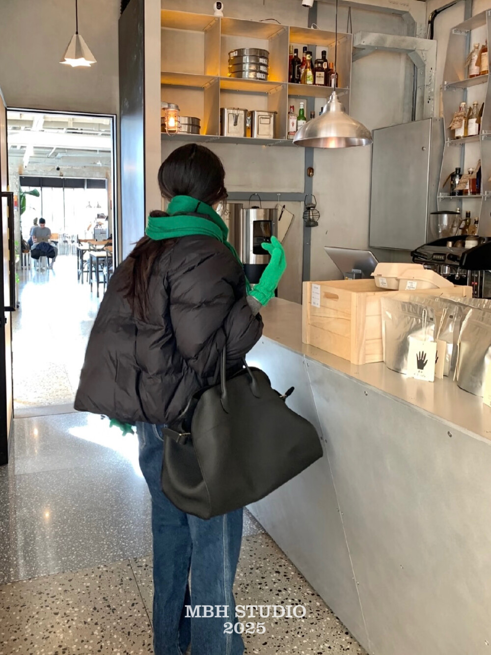 MBH Top Grain Leather Litchi Pattern Travel Tote Bag Large Capacity Commuter Handbag Shoulder Bag - Image 3