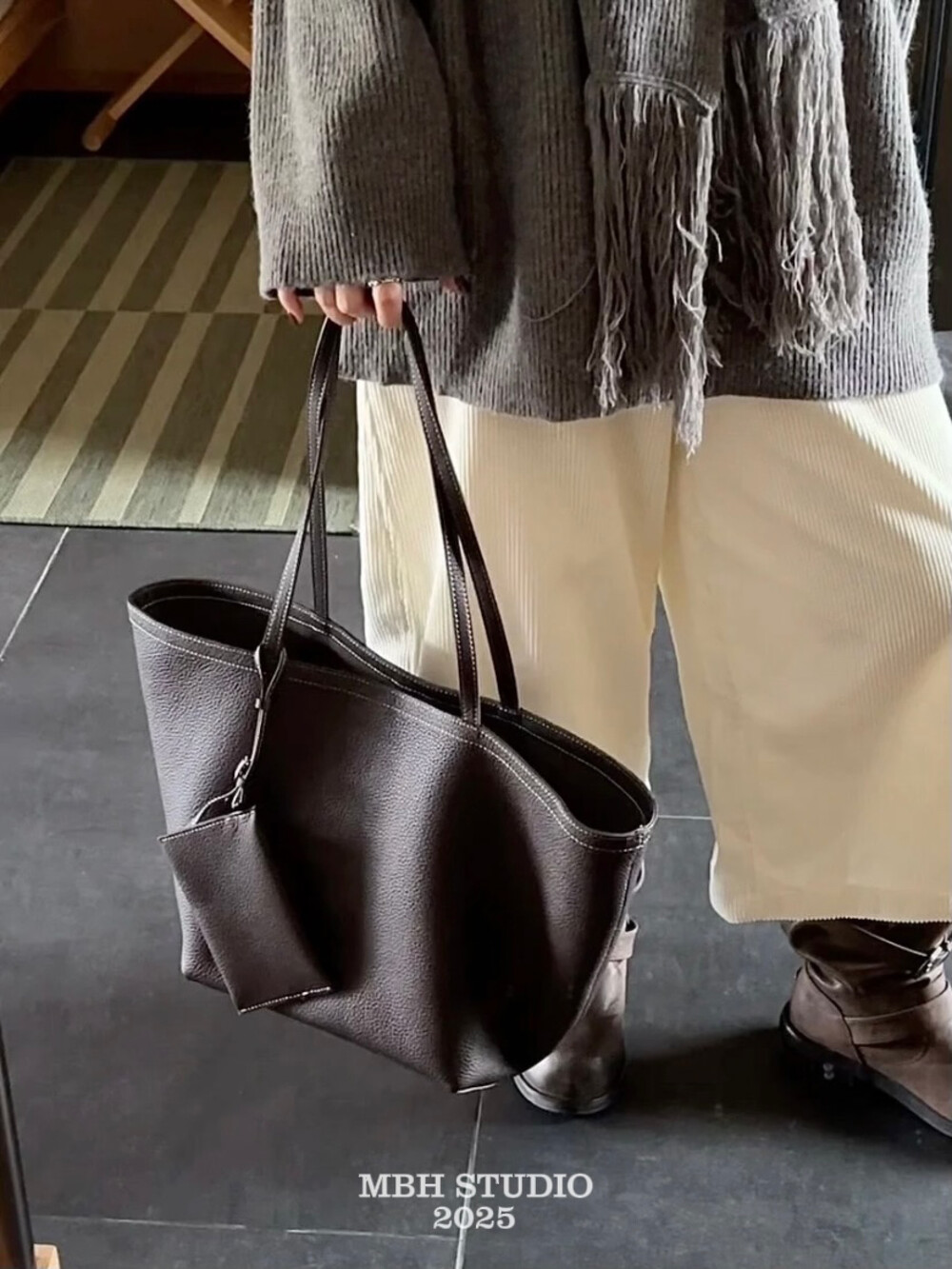 MBH Top Layer Cowhide Tote Bag Large Capacity Commuter Laptop Shoulder Bag with Small Pouch