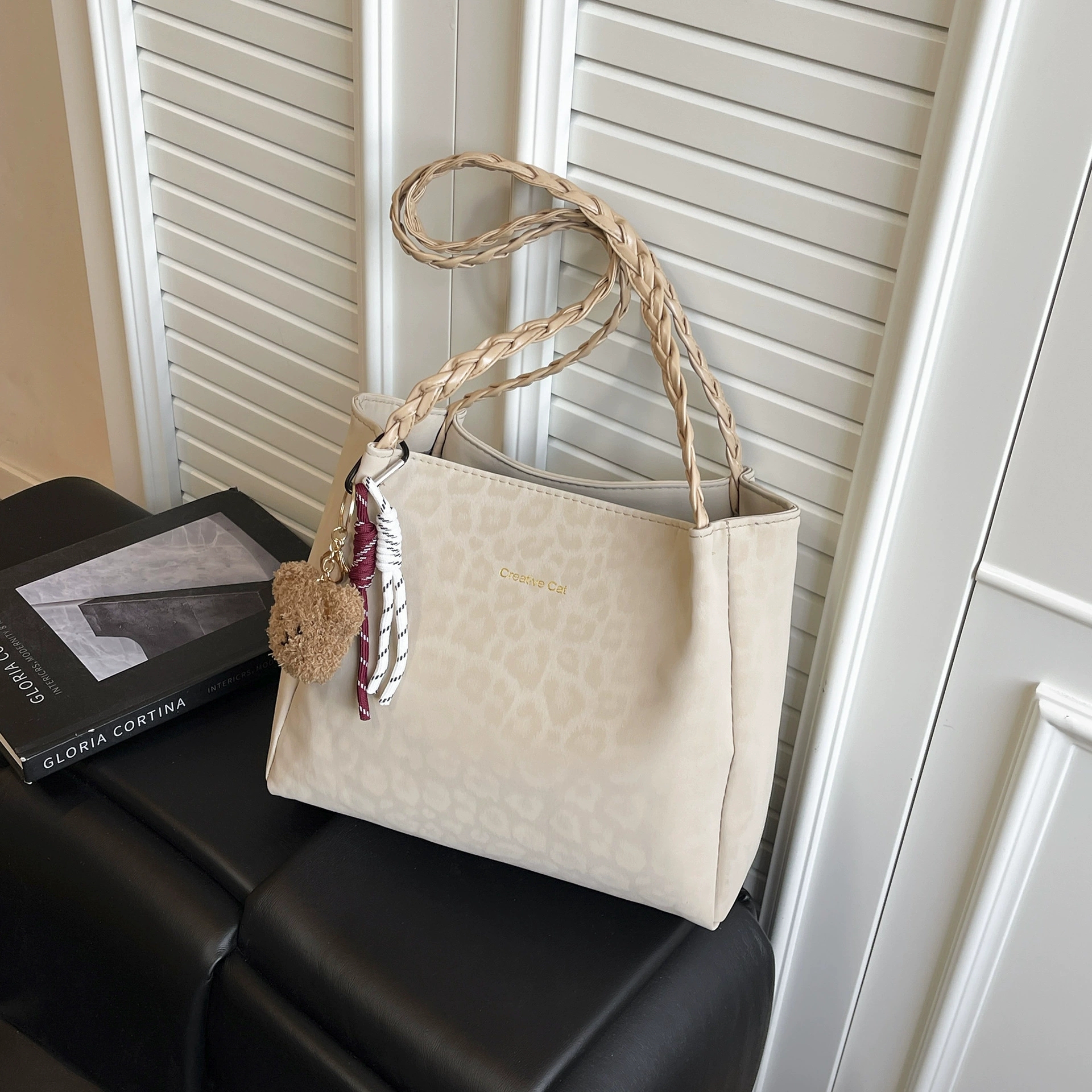 Leopard Print Handbag 2025 Large Capacity Minimalist Commuter Shoulder Bag for Women - Image 3