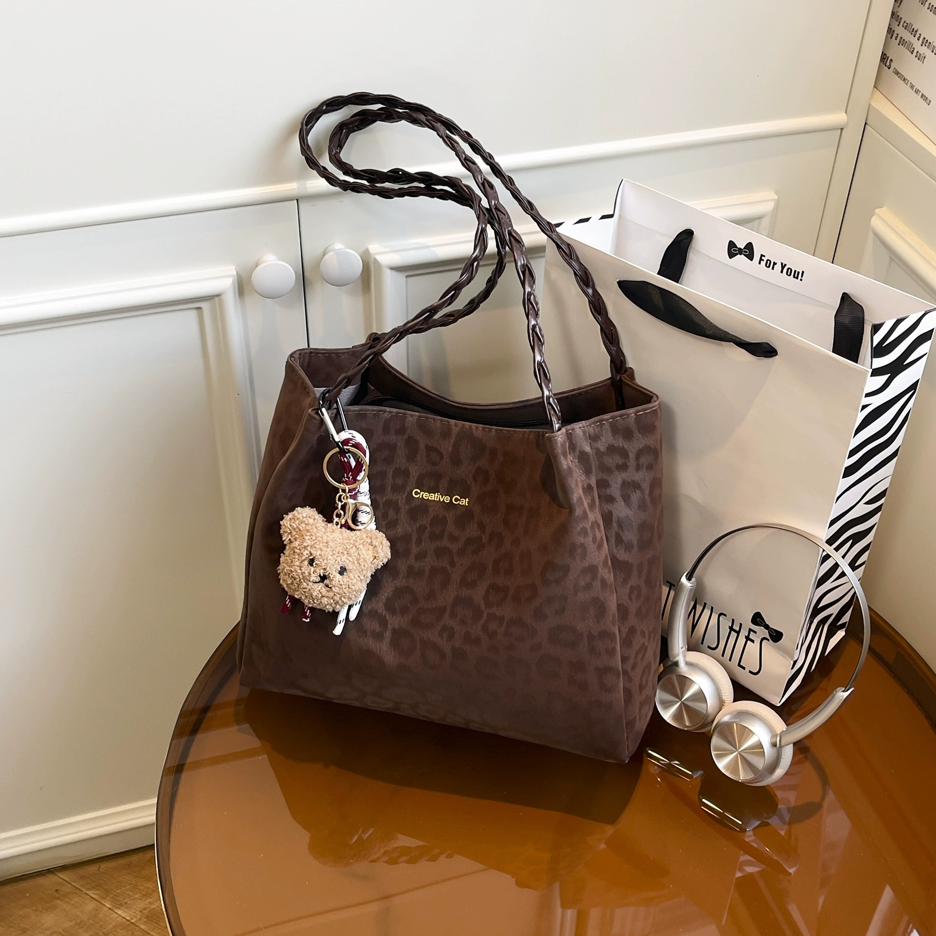 Leopard Print Handbag 2025 Large Capacity Minimalist Commuter Shoulder Bag for Women