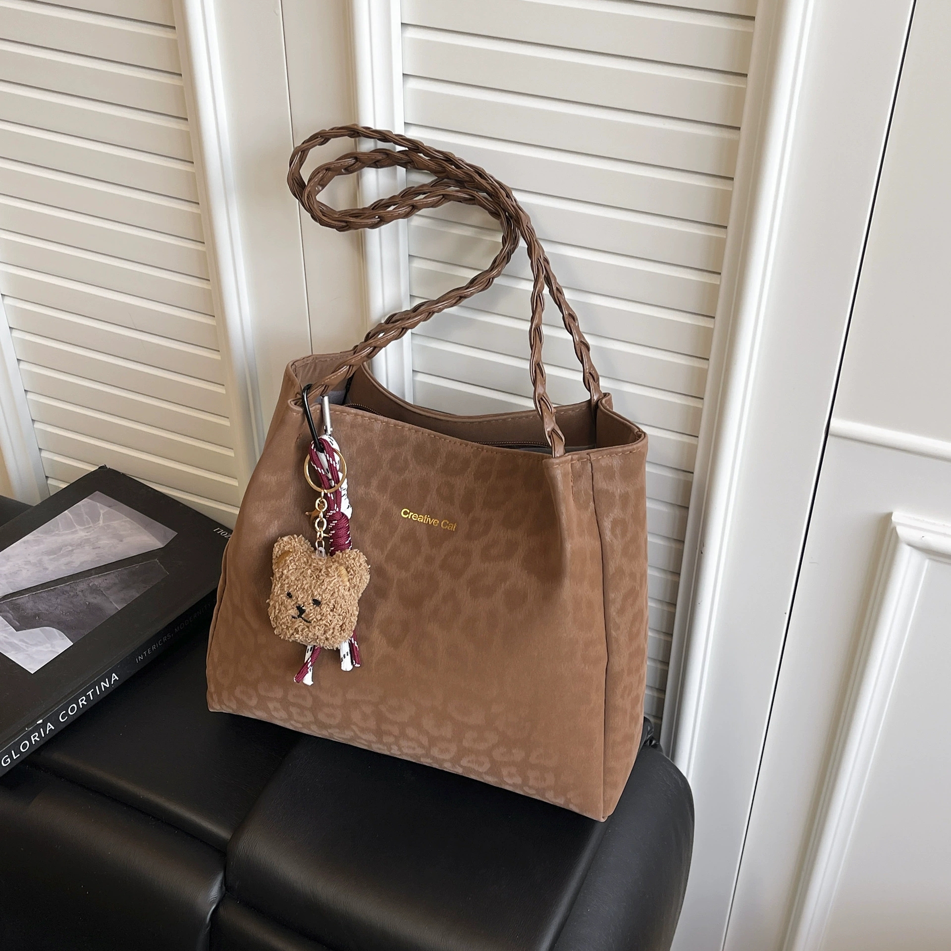 Leopard Print Handbag 2025 Large Capacity Minimalist Commuter Shoulder Bag for Women - Image 2