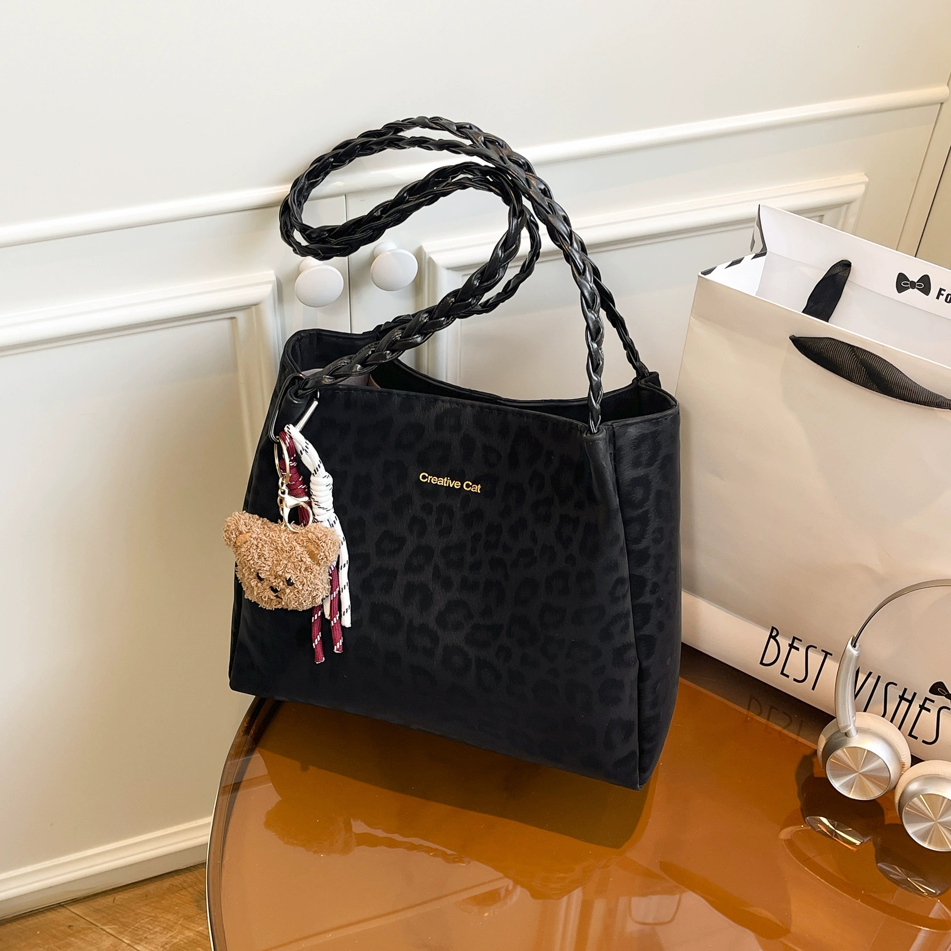 Leopard Print Handbag 2025 Large Capacity Minimalist Commuter Shoulder Bag for Women - Image 4