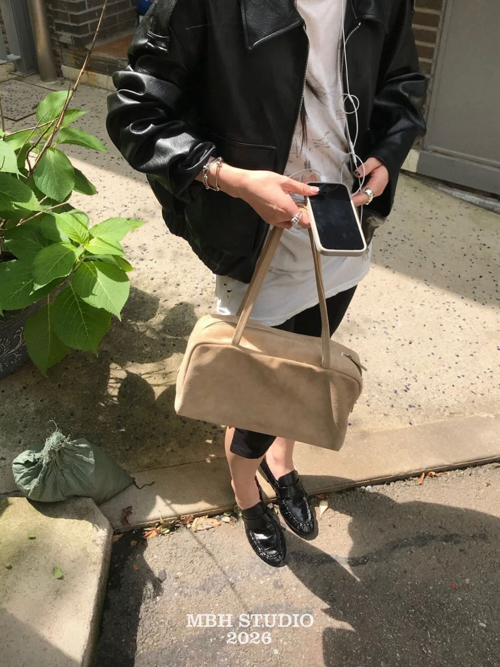 MBH Boston Bag in Matte Leather with Large Capacity for Casual Shoulder Wear - Image 3