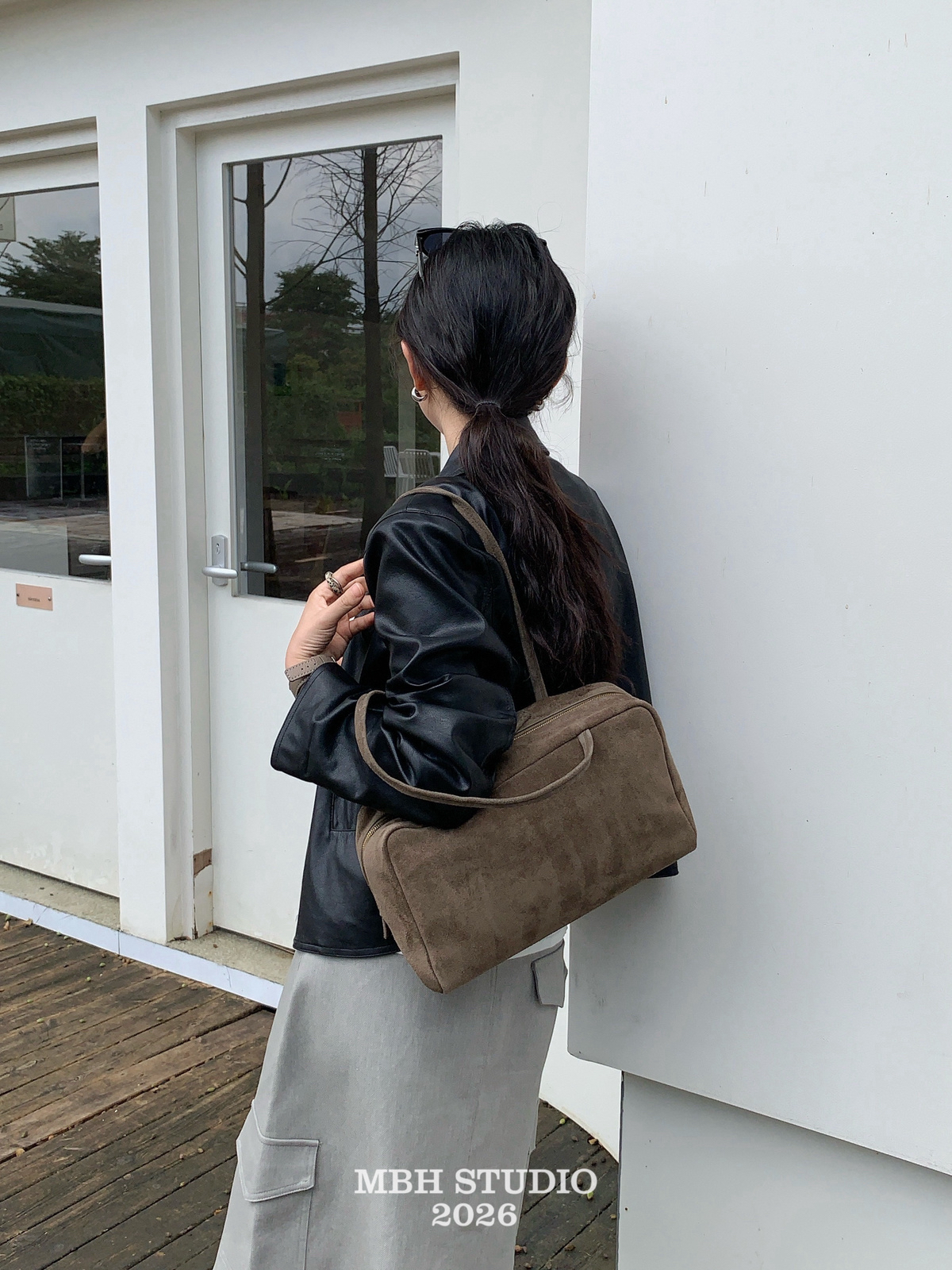 MBH Boston Bag in Matte Leather with Large Capacity for Casual Shoulder Wear - Image 4